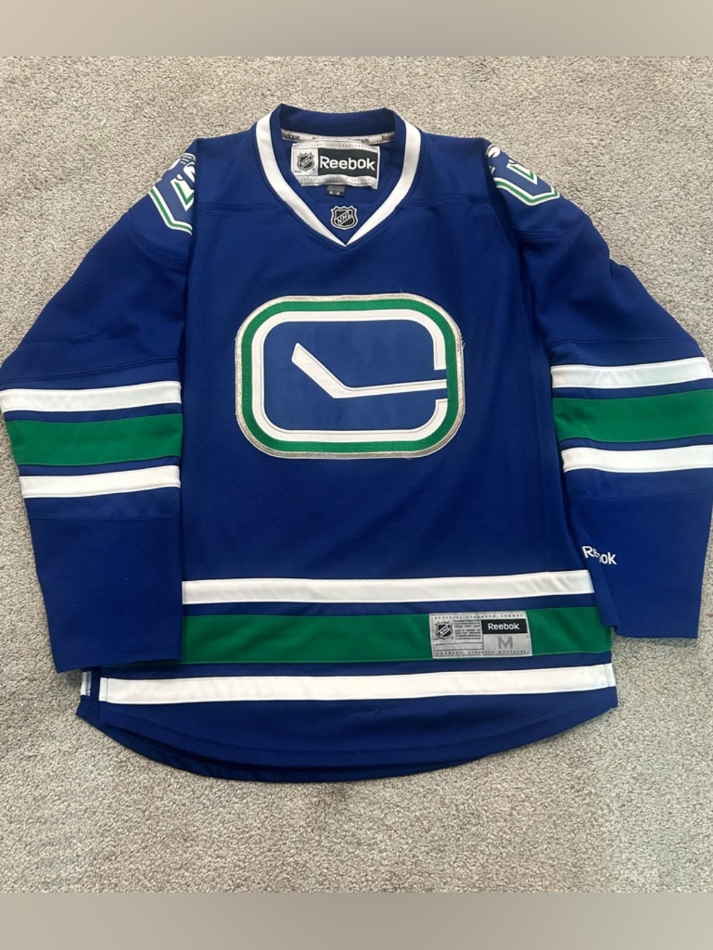 Reebok NHL Vancouver Canucks Hockey Jersey | M